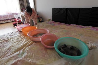 天峻楼上漏水，住户失联，小区没物管，业主维权难！律师来支招……